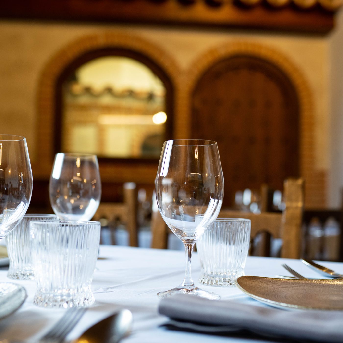 Mesa montada en el comedor de El Horno de la Viña